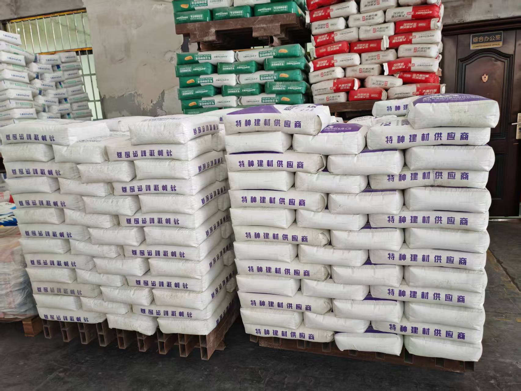 临县拱顶带模注浆料